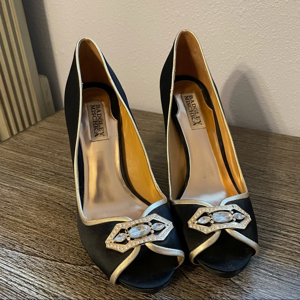 Badgley Mischka Black and Gold Pumps *Size 8*